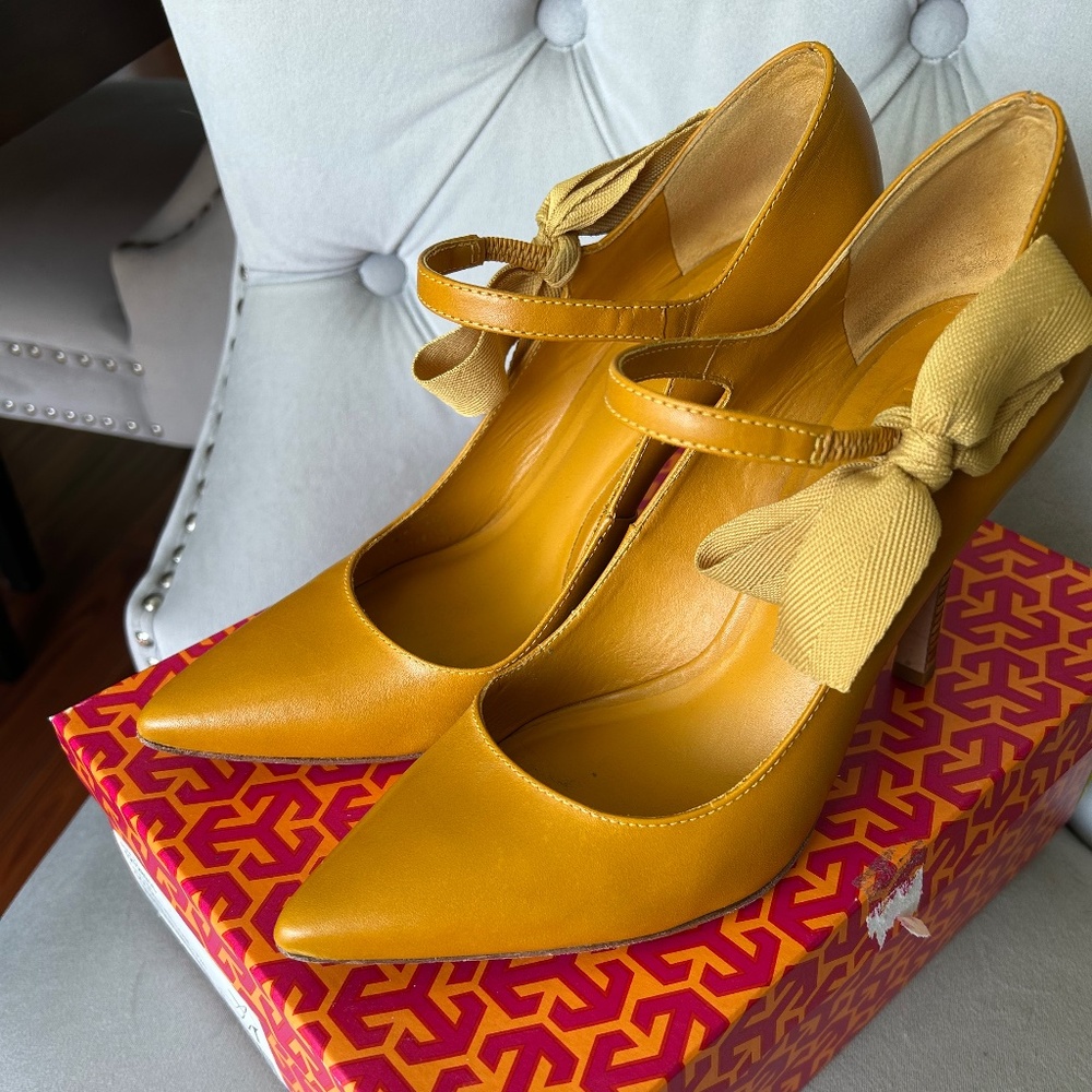 Tory Burch Beverly Pumps Golden Yellow Calf Leather Grosgrain Ribbon size 9